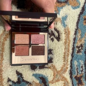 Charlotte Tilbury pillow talk Luxury palette of pops